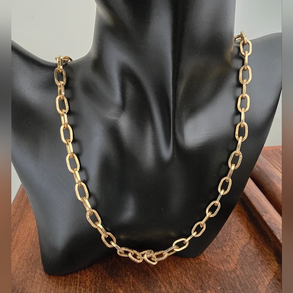 Trifari elegant Gold Chain Necklace